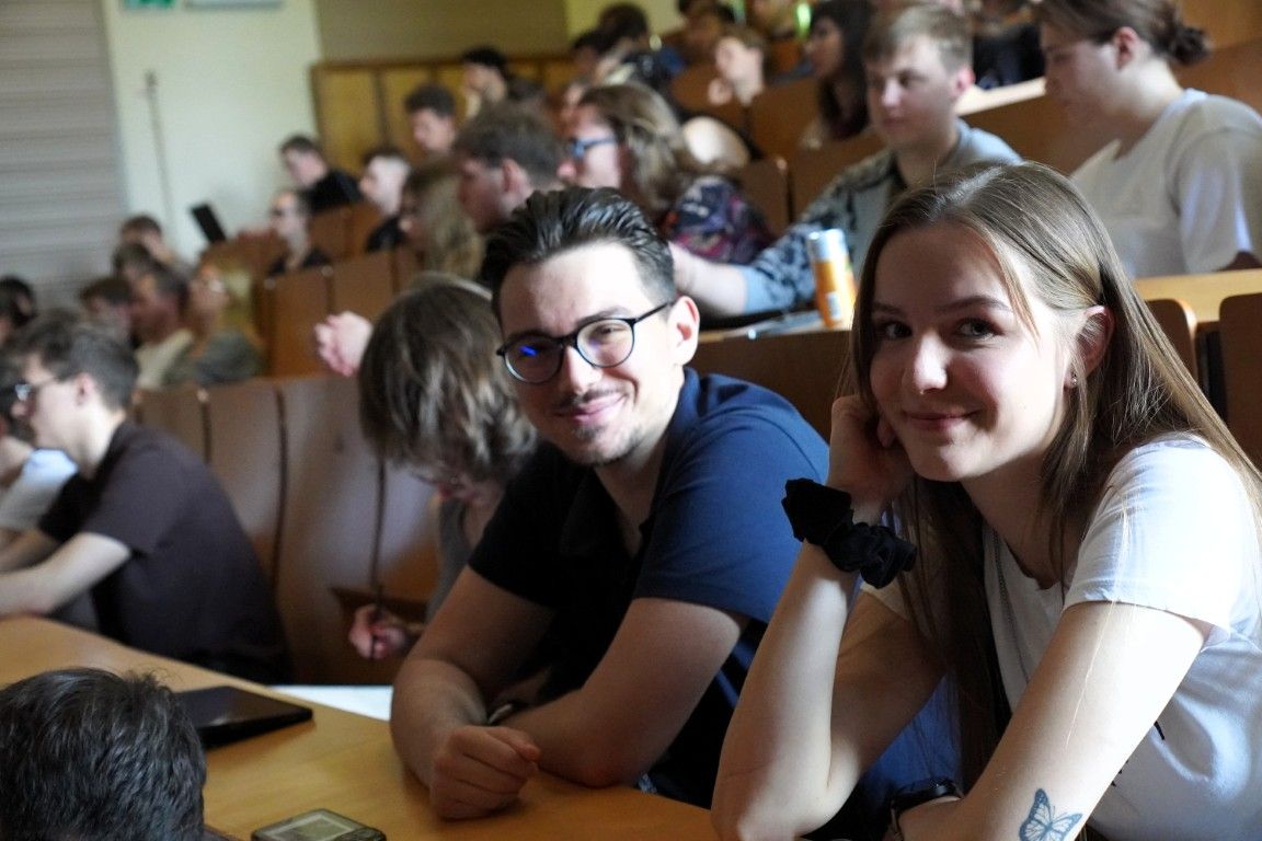 07. Studenci w czasie prezentacji.