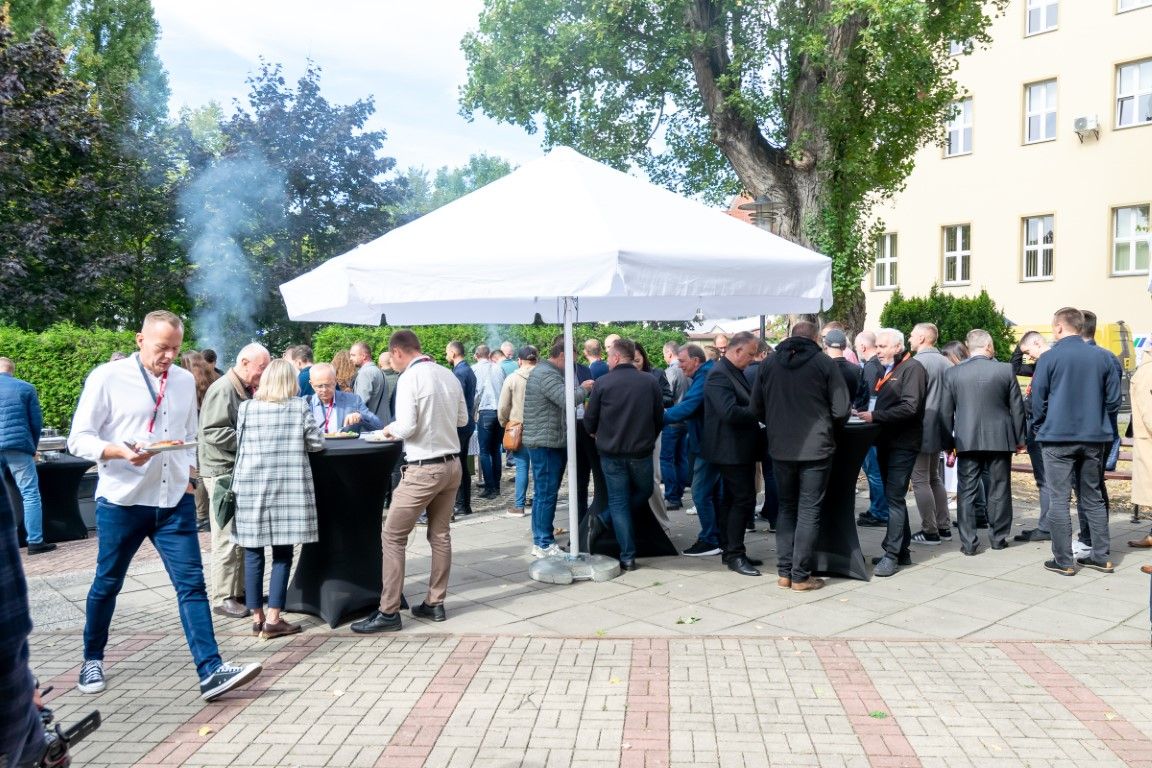 12. Przerwa obiadowa podczas seminarium.