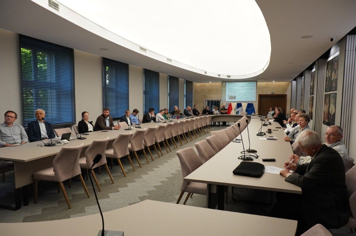 09. Seminarium wydziałowe na sali senatu.